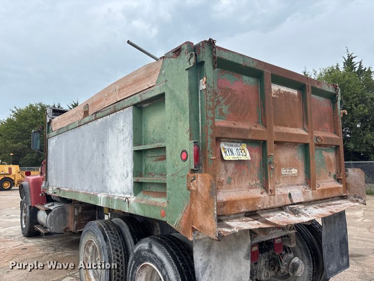 image for item FK3524 1997 Ford LT8000 dump truck