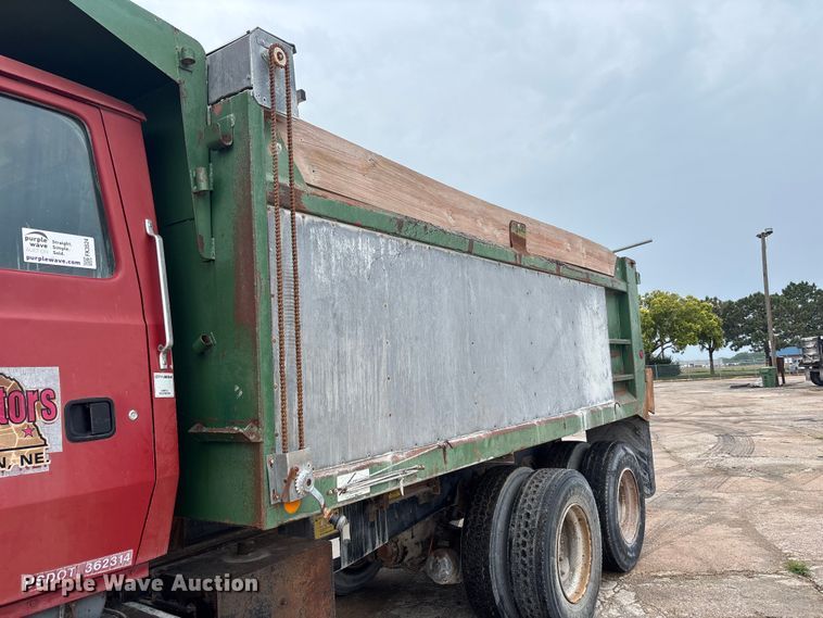 image for item FK3524 1997 Ford LT8000 dump truck