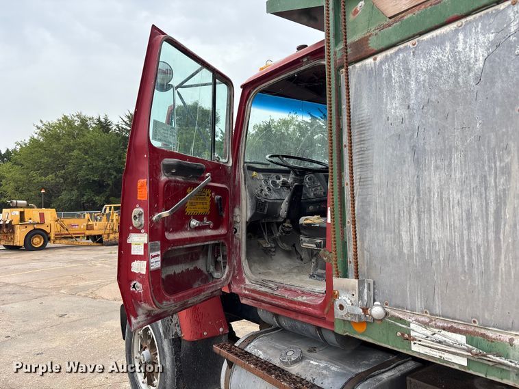 image for item FK3524 1997 Ford LT8000 dump truck