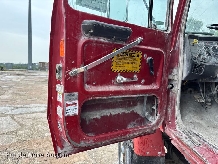 image for item FK3524 1997 Ford LT8000 dump truck
