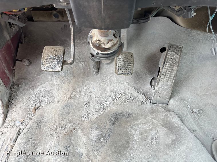 image for item FK3524 1997 Ford LT8000 dump truck