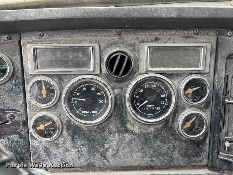 image for item FK3524 1997 Ford LT8000 dump truck