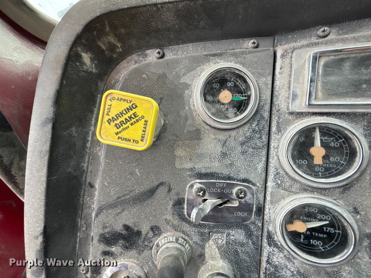 image for item FK3524 1997 Ford LT8000 dump truck