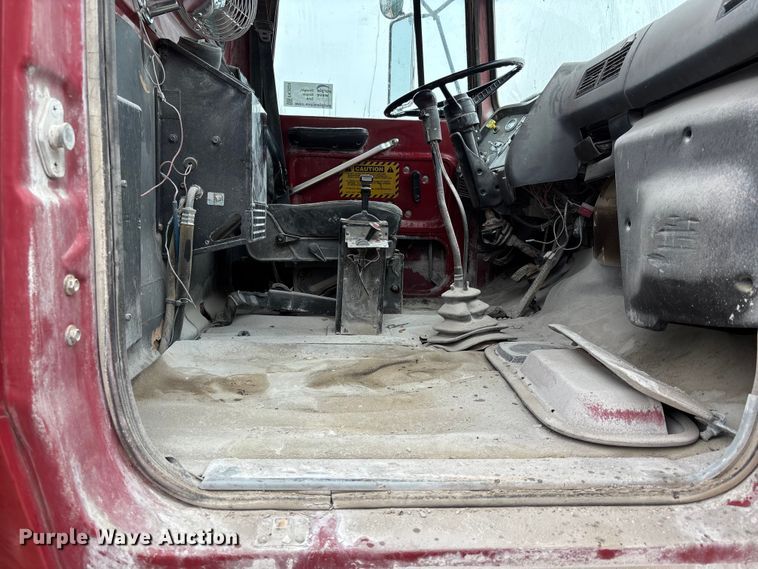 image for item FK3524 1997 Ford LT8000 dump truck