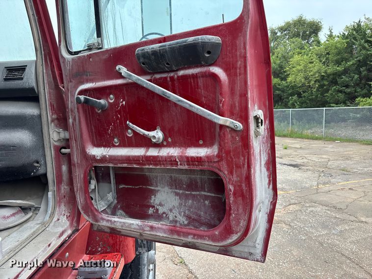 image for item FK3524 1997 Ford LT8000 dump truck