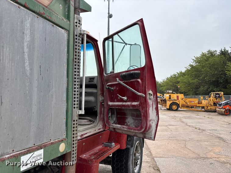 image for item FK3524 1997 Ford LT8000 dump truck