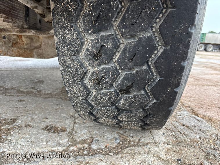image for item FK3524 1997 Ford LT8000 dump truck
