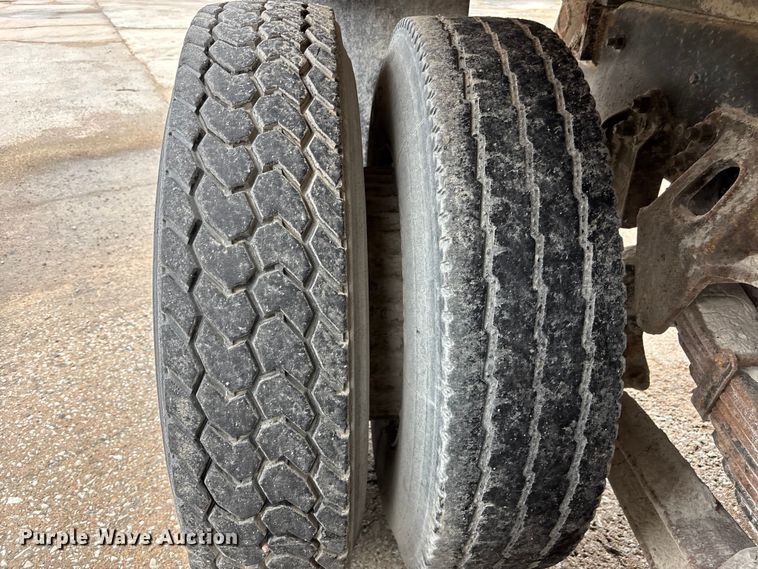 image for item FK3524 1997 Ford LT8000 dump truck