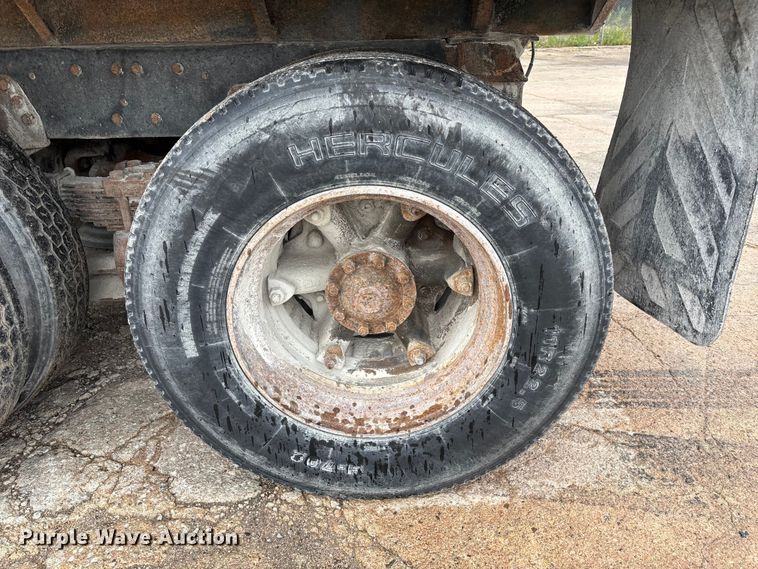 image for item FK3524 1997 Ford LT8000 dump truck