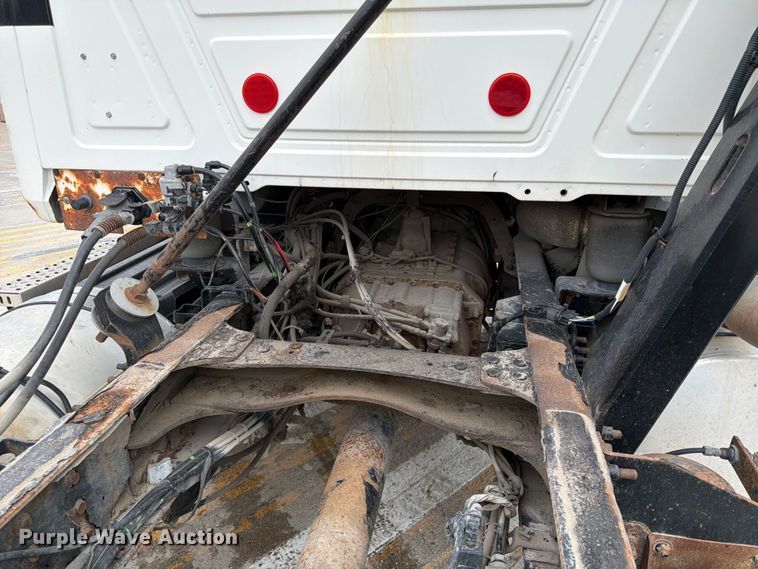 image for item FK3526 2009 Mack CXU613 semi truck
