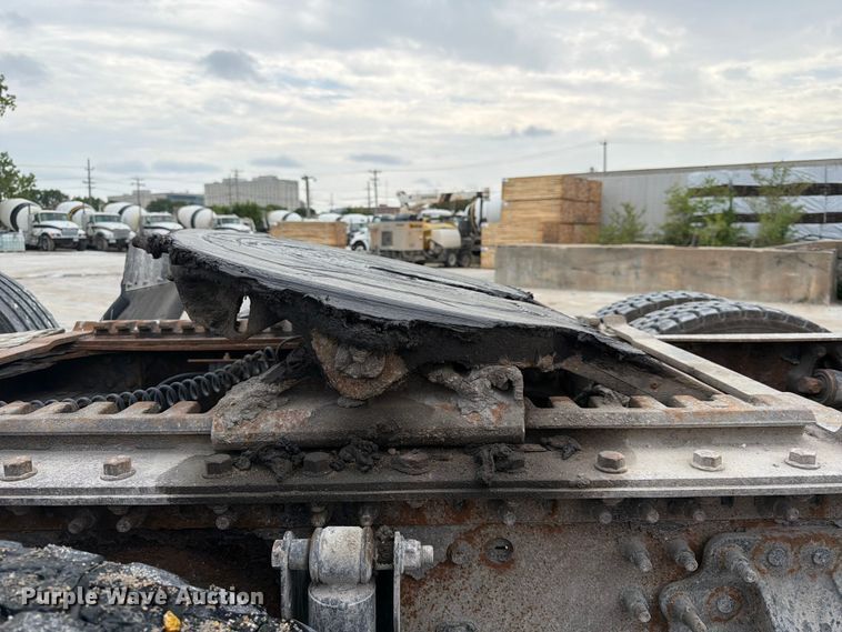 image for item FK3526 2009 Mack CXU613 semi truck