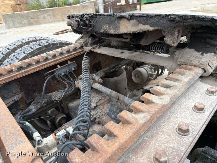 image for item FK3526 2009 Mack CXU613 semi truck