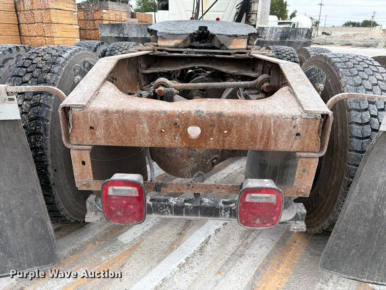 image for item FK3526 2009 Mack CXU613 semi truck