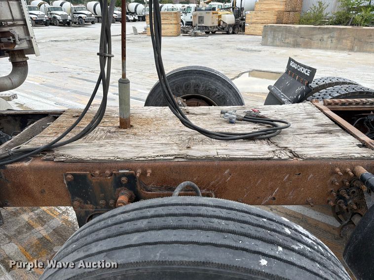 image for item FK3526 2009 Mack CXU613 semi truck