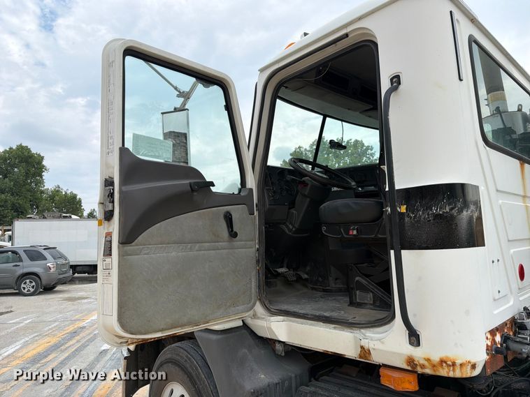 image for item FK3526 2009 Mack CXU613 semi truck
