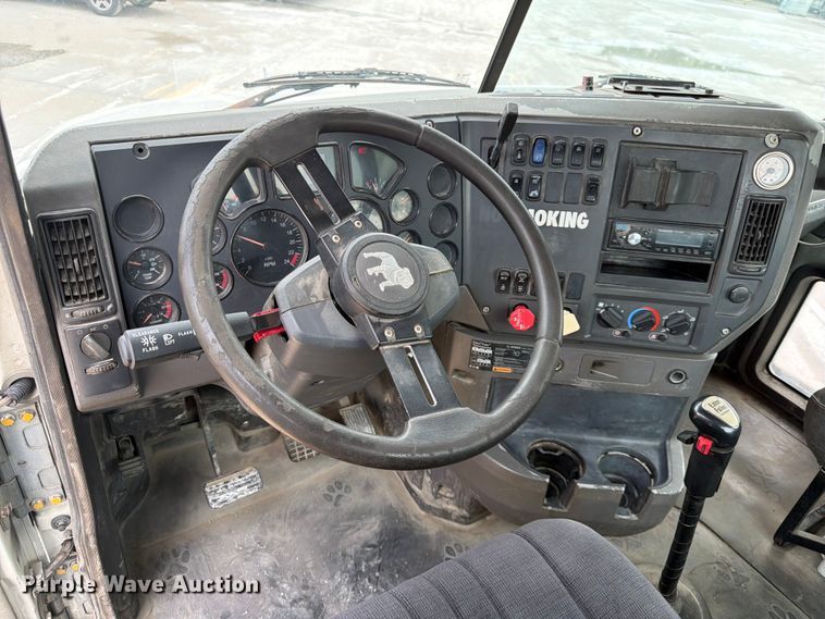 image for item FK3526 2009 Mack CXU613 semi truck