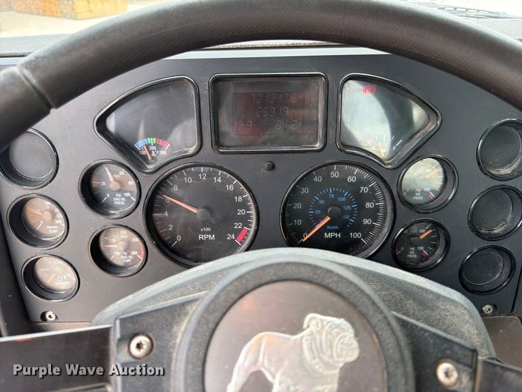 image for item FK3526 2009 Mack CXU613 semi truck