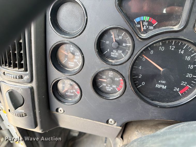 image for item FK3526 2009 Mack CXU613 semi truck