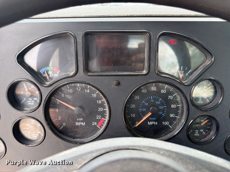 image for item FK3526 2009 Mack CXU613 semi truck