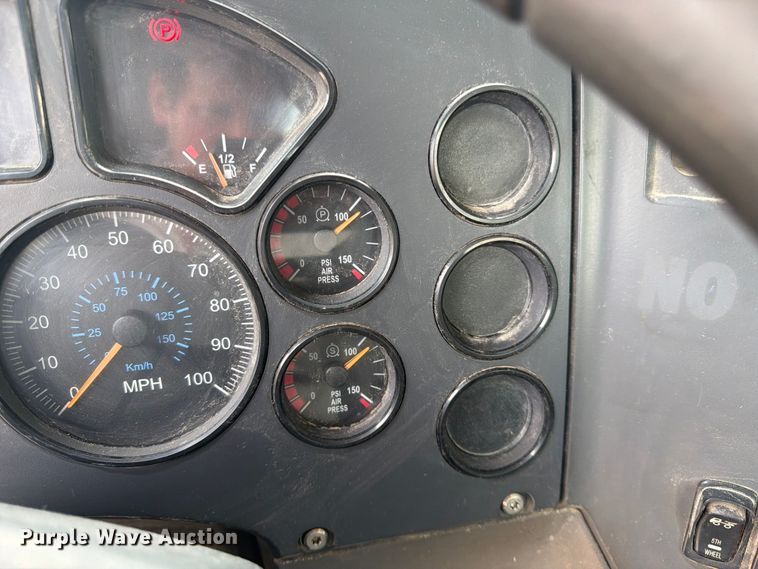 image for item FK3526 2009 Mack CXU613 semi truck
