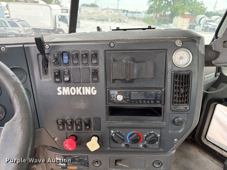 image for item FK3526 2009 Mack CXU613 semi truck