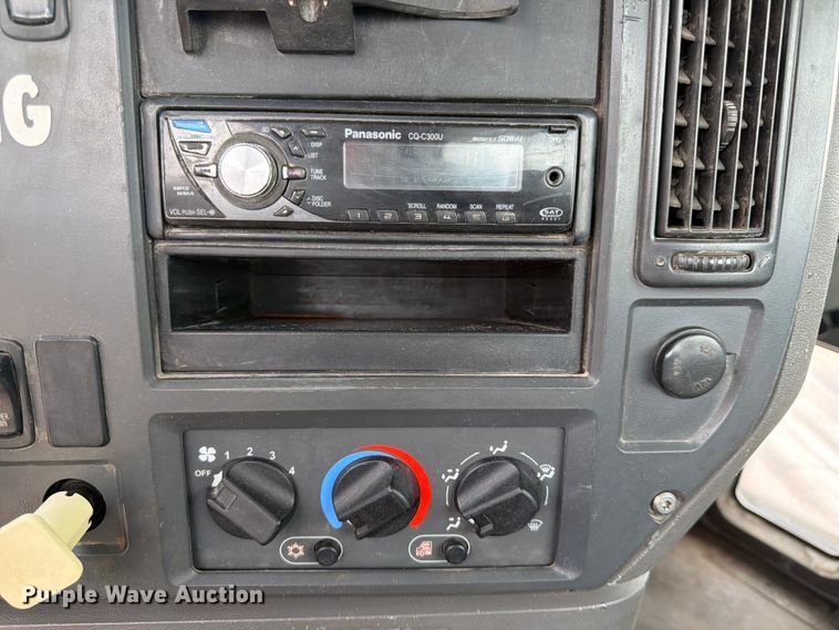 image for item FK3526 2009 Mack CXU613 semi truck