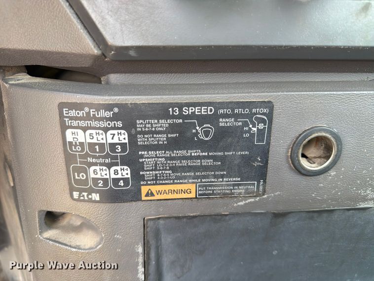 image for item FK3526 2009 Mack CXU613 semi truck