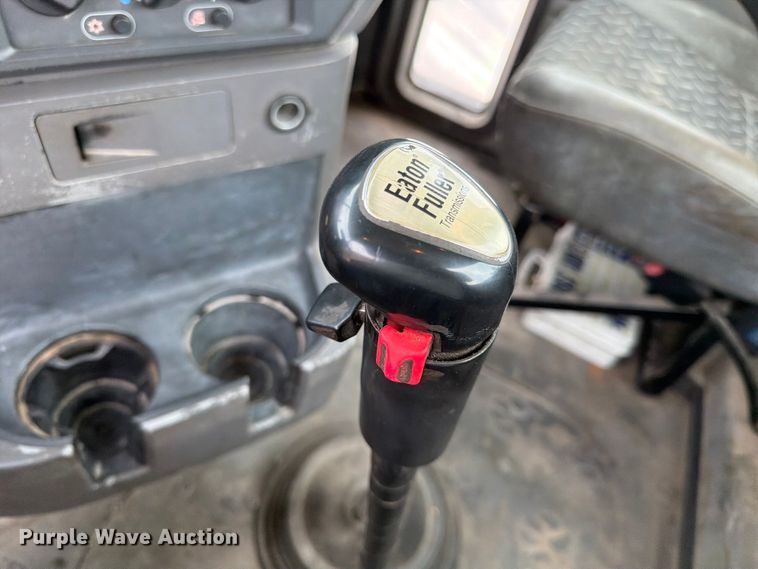 image for item FK3526 2009 Mack CXU613 semi truck