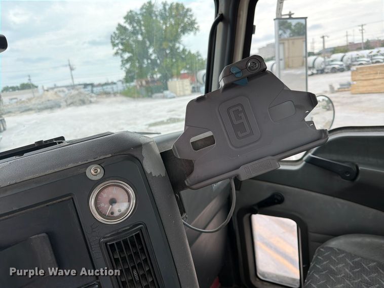 image for item FK3526 2009 Mack CXU613 semi truck