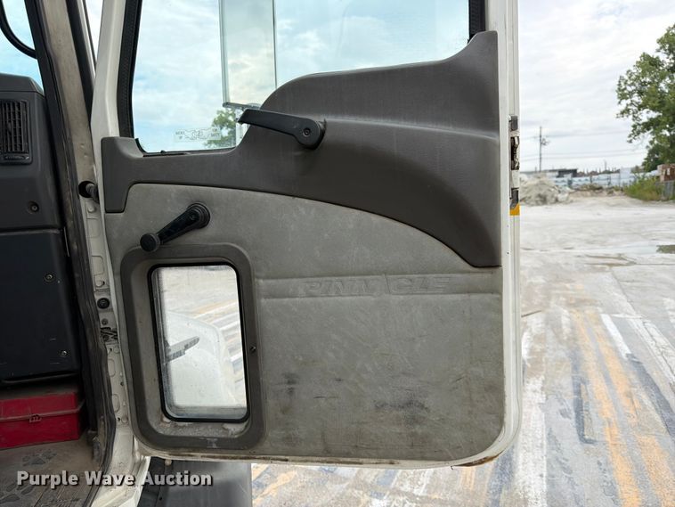 image for item FK3526 2009 Mack CXU613 semi truck