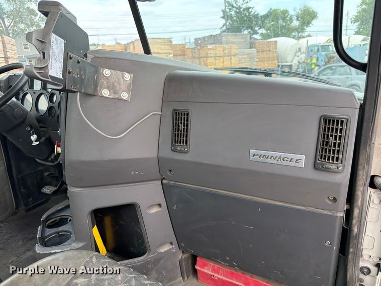 image for item FK3526 2009 Mack CXU613 semi truck