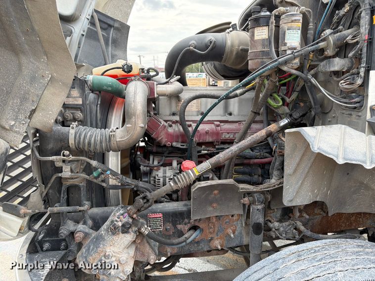 image for item FK3526 2009 Mack CXU613 semi truck