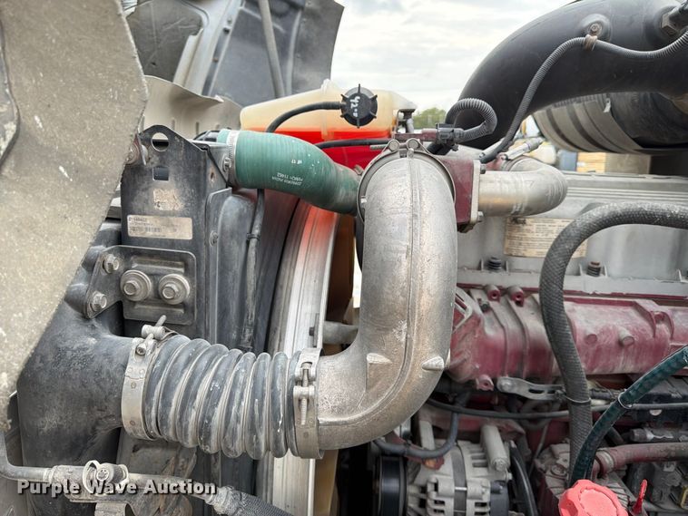 image for item FK3526 2009 Mack CXU613 semi truck