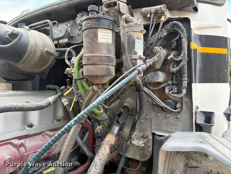 image for item FK3526 2009 Mack CXU613 semi truck