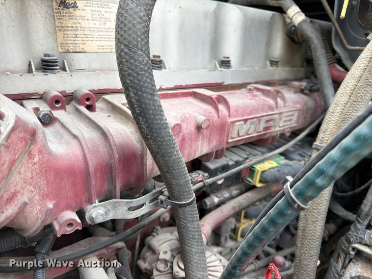 image for item FK3526 2009 Mack CXU613 semi truck