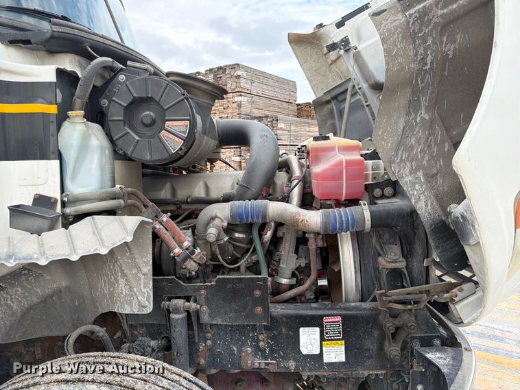 image for item FK3526 2009 Mack CXU613 semi truck