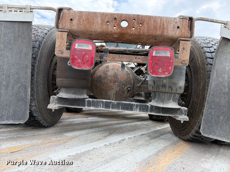 image for item FK3526 2009 Mack CXU613 semi truck