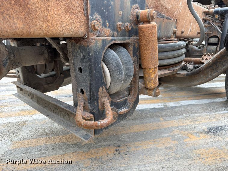 image for item FK3526 2009 Mack CXU613 semi truck