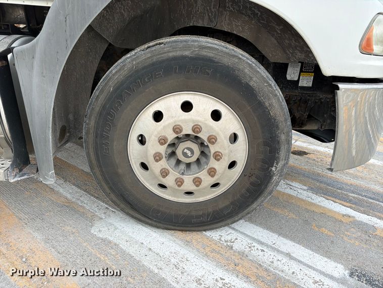 image for item FK3526 2009 Mack CXU613 semi truck