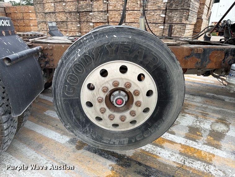 image for item FK3526 2009 Mack CXU613 semi truck