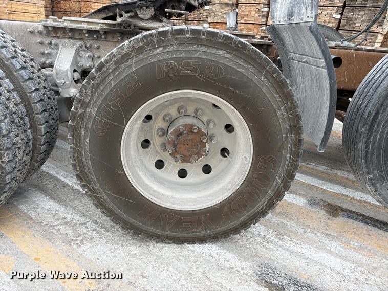 image for item FK3526 2009 Mack CXU613 semi truck