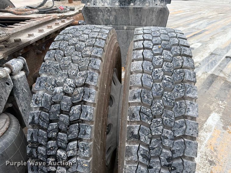 image for item FK3526 2009 Mack CXU613 semi truck