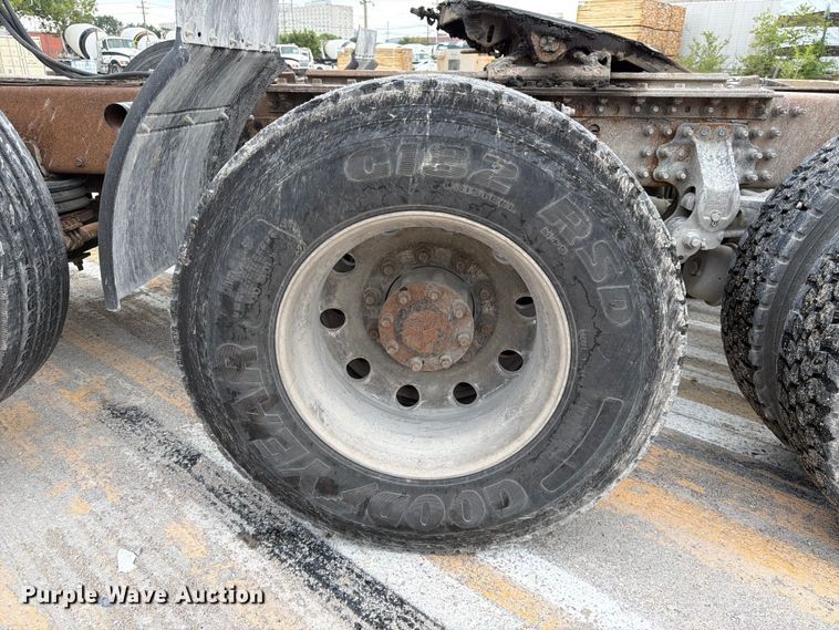 image for item FK3526 2009 Mack CXU613 semi truck
