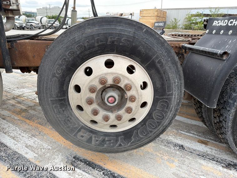 image for item FK3526 2009 Mack CXU613 semi truck