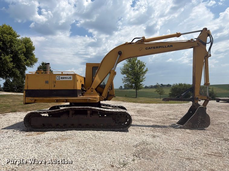 image for item FK3529 1985 Caterpillar 225LC excavator