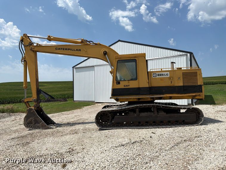 image for item FK3529 1985 Caterpillar 225LC excavator