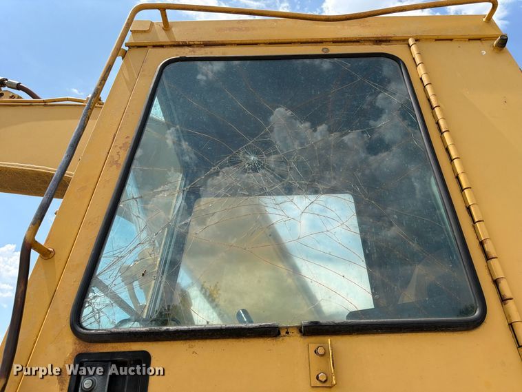 image for item FK3529 1985 Caterpillar 225LC excavator