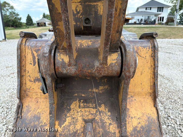image for item FK3529 1985 Caterpillar 225LC excavator