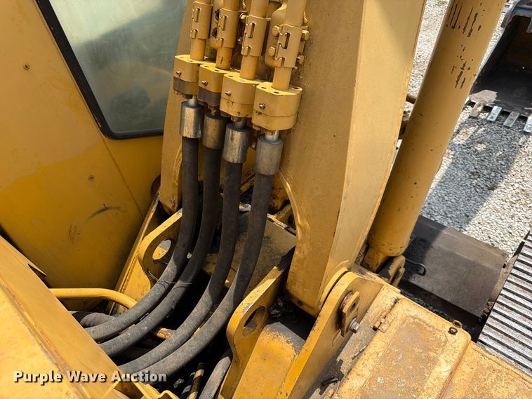 image for item FK3529 1985 Caterpillar 225LC excavator