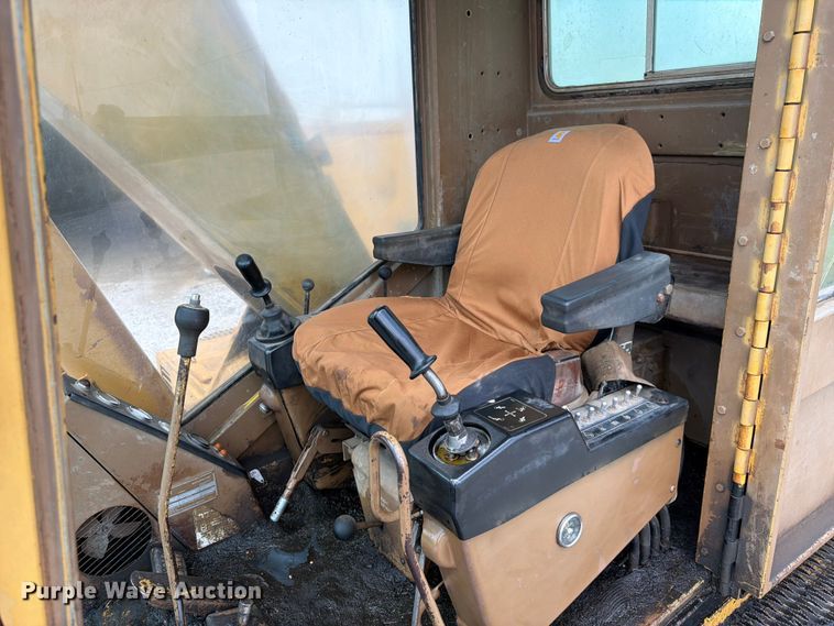 image for item FK3529 1985 Caterpillar 225LC excavator